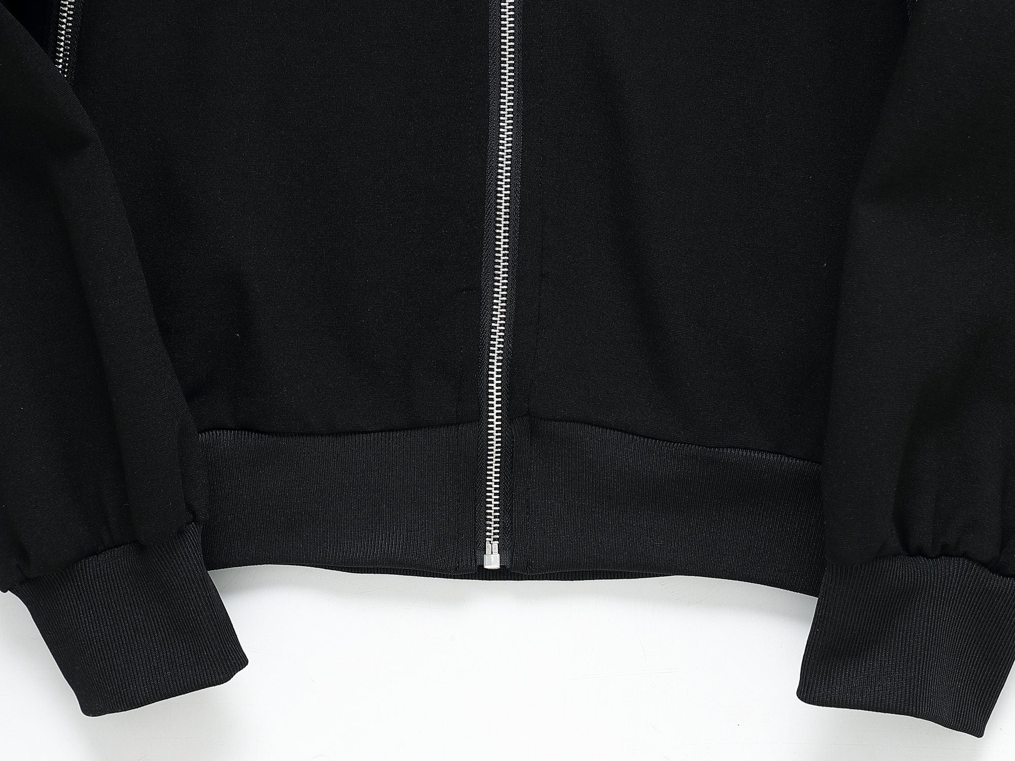 Prada Total Black con Cappuccio | DropLoot™