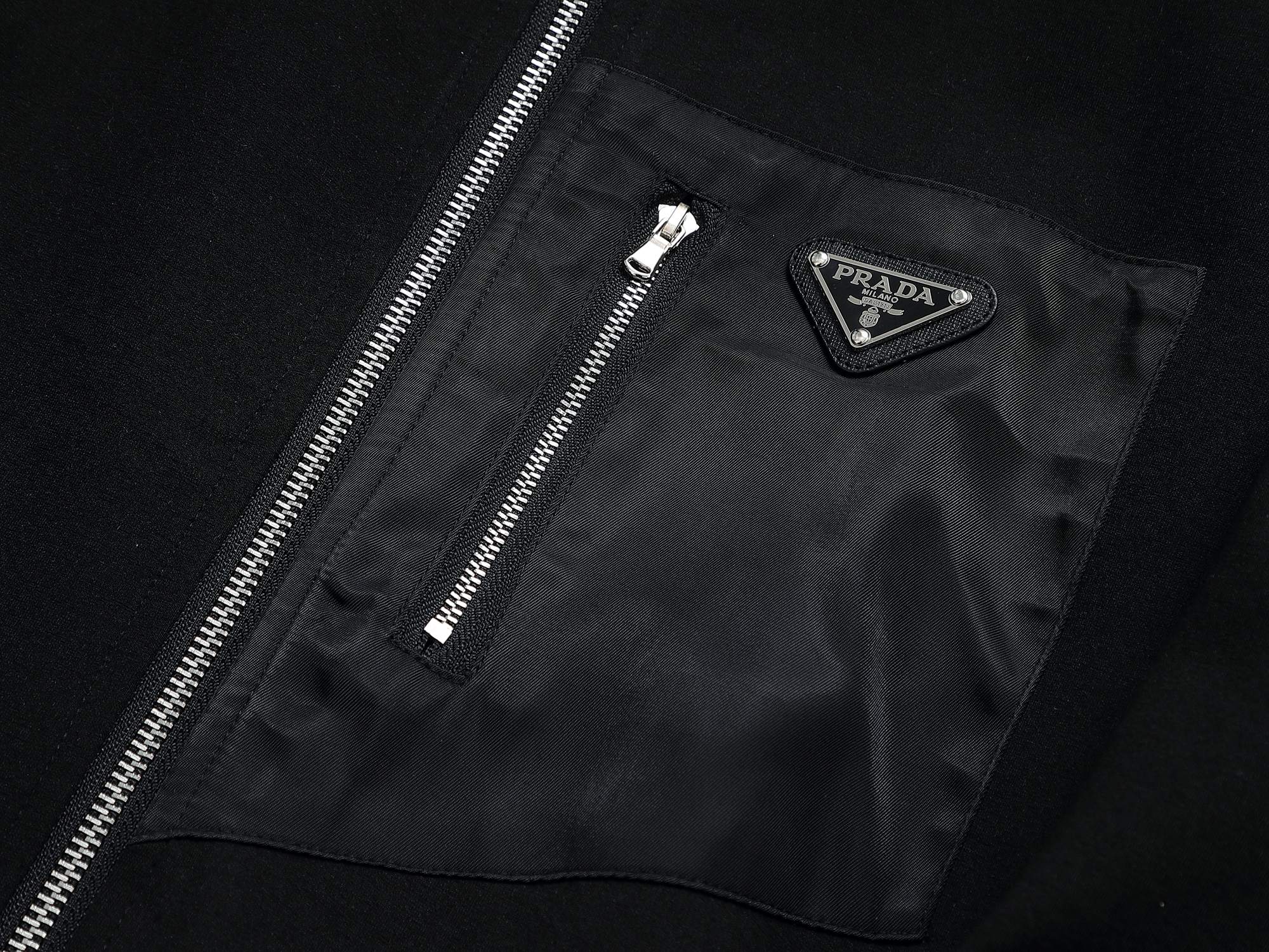 Prada Total Black con Cappuccio | DropLoot™