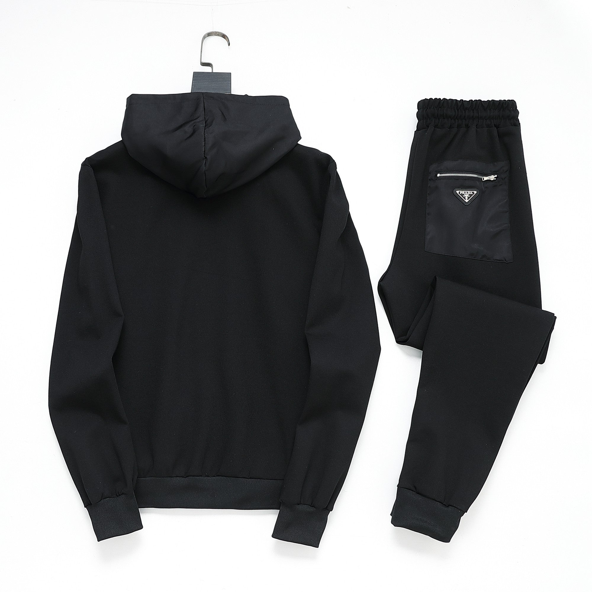 Prada Total Black con Cappuccio | DropLoot™